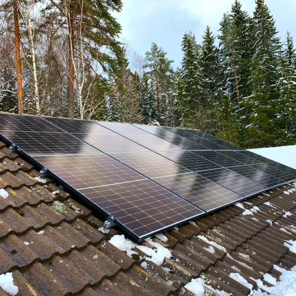 Aurinkopaneelit Rusutjärvi